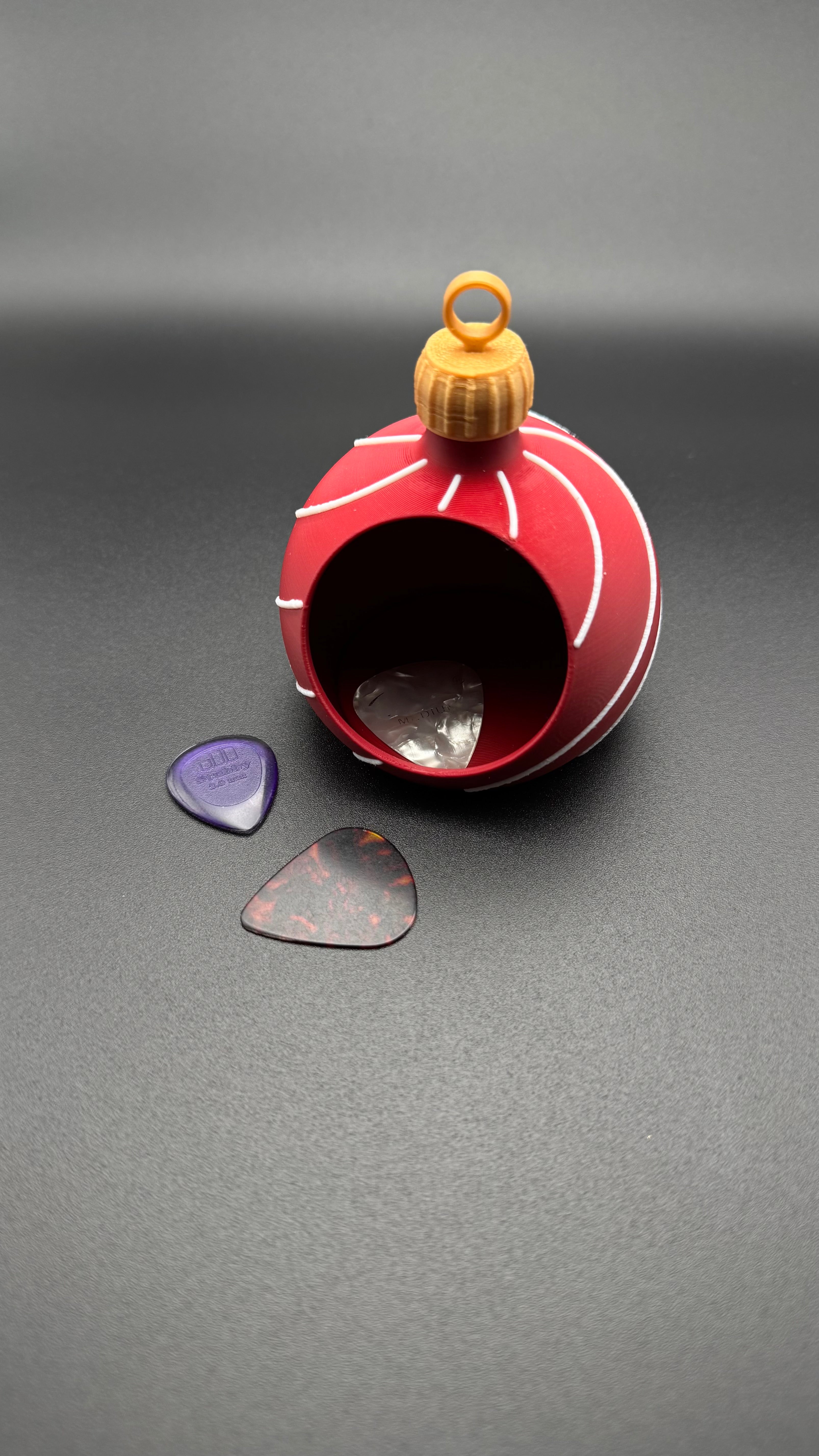 Crimson red ornament gift holder with gold ring twisty top